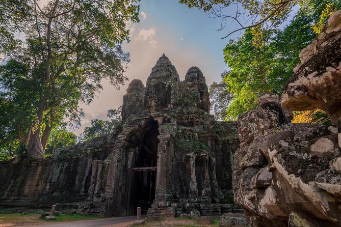 1-Day Angkor Wat Sunrise & All Interesting Temples Private Tour - Bayon’s stone faces are the morning centerpiece