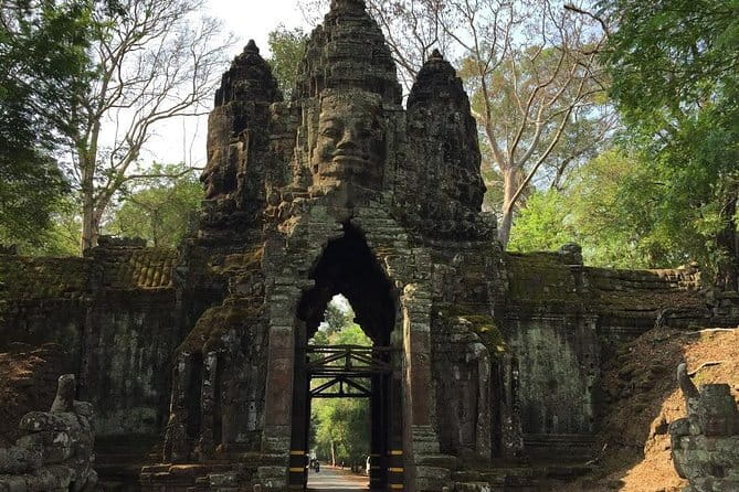1 Day Angkor Wat with Sunrise Tour - Bayon Temple and its many smiling faces