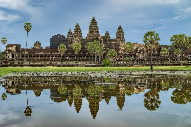 1 Day Discover Angkor Wat Sunrise Private Tour - Ta Prohm and the appeal of the jungle temple