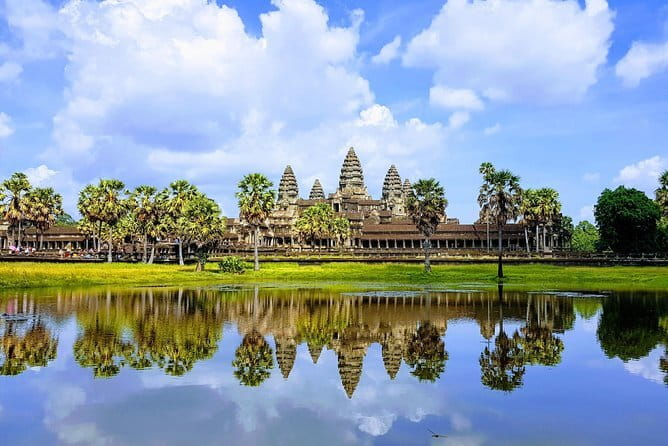 1 day special Tour: Angkor Wat,Bayon,Ta Prohm, Bantey srei and Beng Mealea - Angkor Wat: Begin With Cambodia’s Great Icon