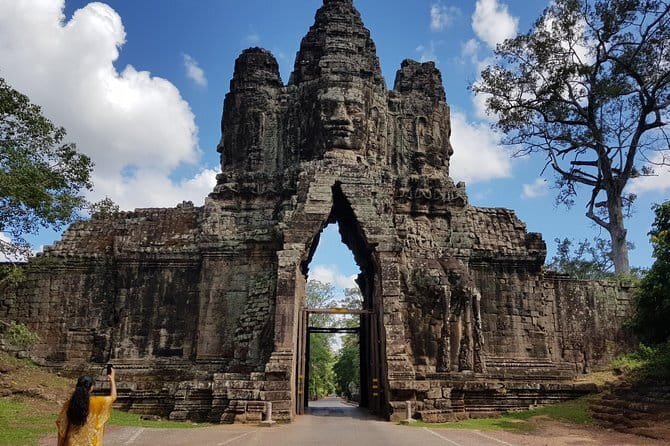 1 day special Tour: Angkor Wat,Bayon,Ta Prohm, Bantey srei and Beng Mealea - Starting at 7:30 AM With a Private Guide