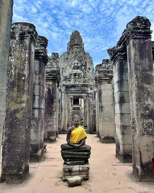 1-Day Trip to Angkor Wat with a Private or Shared Guide in Spanish - Ta Prohm, where trees share the walls