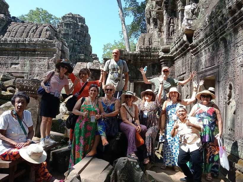 1-Day Trip to Angkor Wat with a Private or Shared Guide in Spanish - Comfort, clothing, and physical demands