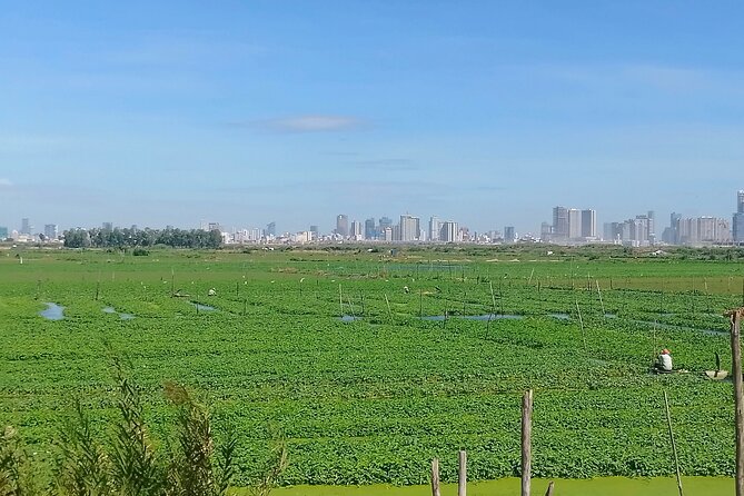 10 Stop Phnom Penh Tour by Tuk-Tuk, includes S21 & Killing Fields - Independence Monument and the central park strip