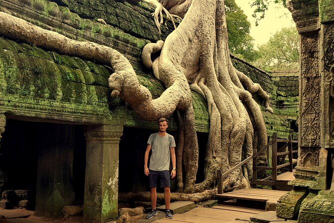1day private tour to all majestic Temples in Angkor and Sunset - Bayon and the famous stone faces