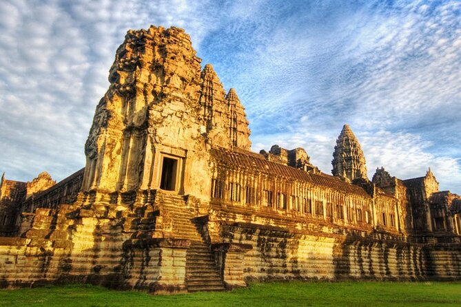 1day private tour to all majestic Temples in Angkor and Sunset - The royal compound and its stone terraces