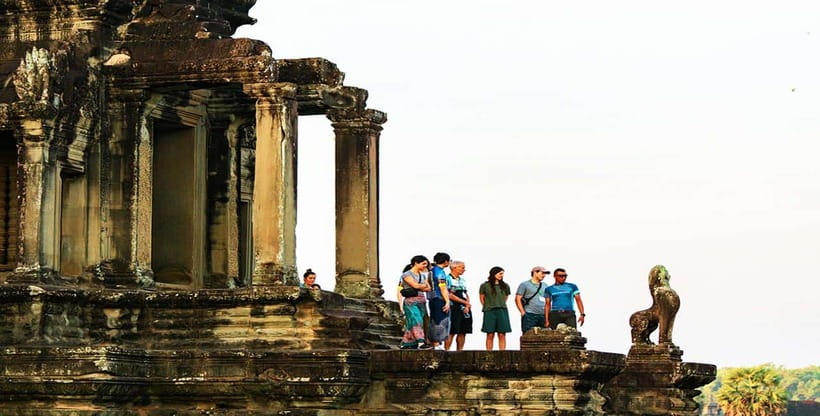 2-Day: Angkor Temple Treasures and Unique Floating Lifestyle - Day one: Angkor Thom and its royal monuments