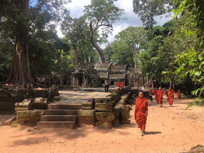 2 Day Angkor Wat Private Tour - Angkor Thom and Bayons stone faces