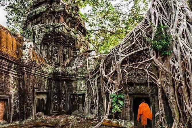 2-Day Angkor Wat Sunrise tour, Banteay Srei & Tonle Sap lake - Lunch and the First Angkor Wat Visit
