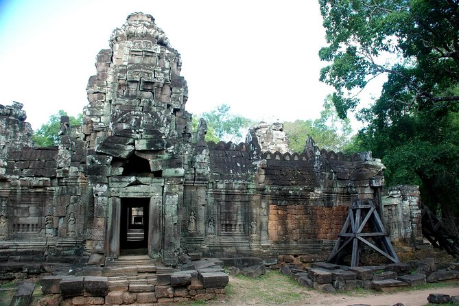 2-Day Angkor Wat & Tonle Sap Tour - Three hours at Angkor Wat gives the main temple room