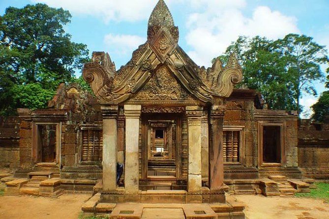 2-Day Angkor Wat Tour - Day two moves from Ta Prohm to Banteay Srei