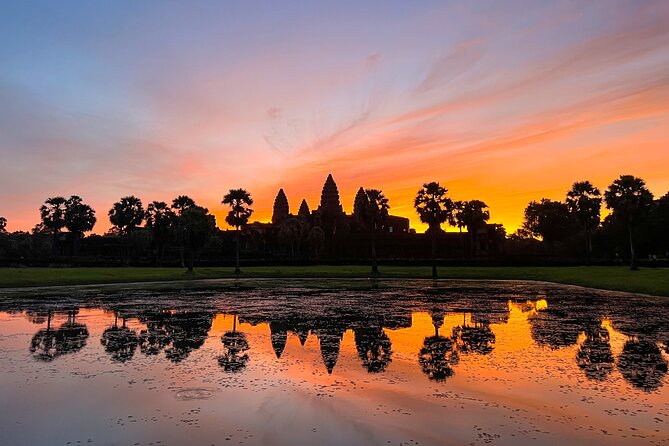 2-Day Angkor Wat Tour with Banteay Srei and Floating Village - Day One: Bayon faces and the royal city of Angkor Thom