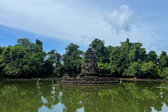 2-Day Angkor Wat Tour with Banteay Srei and Floating Village - Banteay Srei: small temple, fine carving
