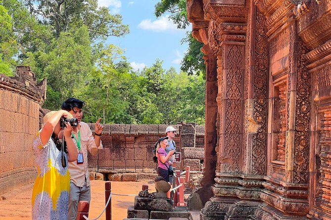 2-Day Angkor Wat Tour with Banteay Srei and Floating Village - Guides, drivers, and the private-tour advantage