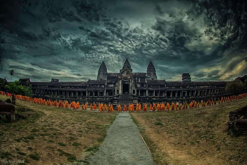2-Day Angkor Wat With Small, Big Circuit & Banteay Srei Tour - Angkor Thom, Bayon, and the Royal Enclosure