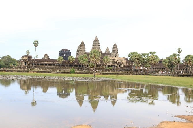 2 Day Cambodia Private Guided Tour in Angkor Temples - Angkor Wat and sunset at Phnom Bakheng
