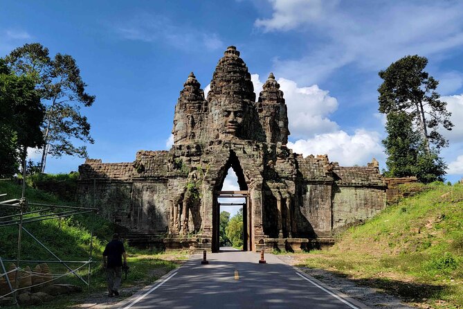 2-Day Phnom Penh to Siem Reap and Angkor Wat Temples - Sunrise at Angkor Wat requires a very early start