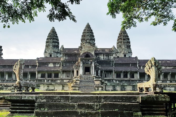 2 Day private tour: Small tour, Big tour, sunrise and sunset,floating village. - Guides, Drivers, and the Private-Group Advantage