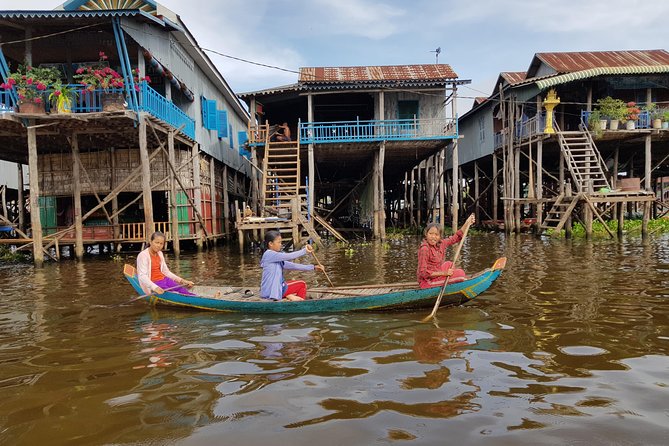 2 Day private tour: Small tour, Big tour, sunrise and sunset,floating village. - Day One: Angkor Thom, Bayon, and the Small Circuit