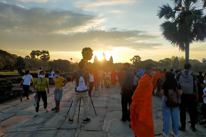 2-Day tour with sunrise - Transport, water, and the small comforts