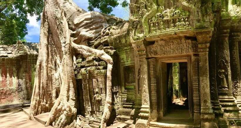2-Days Angkor & Banteay Srei & Kulen Mountian Waterfall Tour - Banteay Srei’s pink sandstone detail
