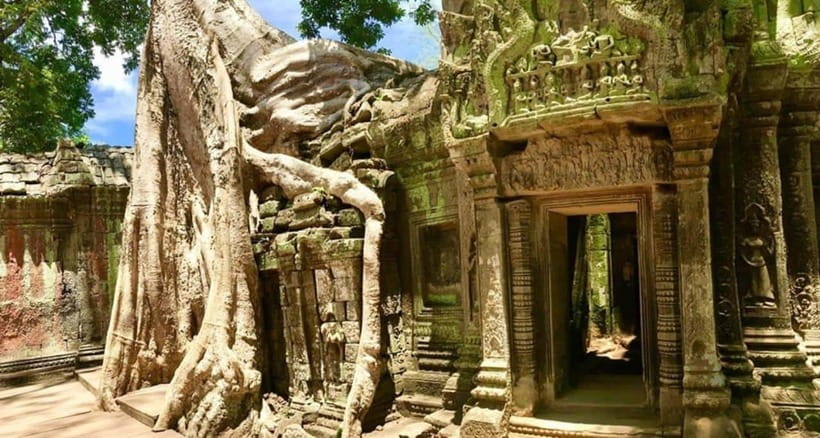 2-Days Angkor & Banteay Srei & Kulen Mountian Waterfall Tour - Day one: Angkor Wat before the jungle temples