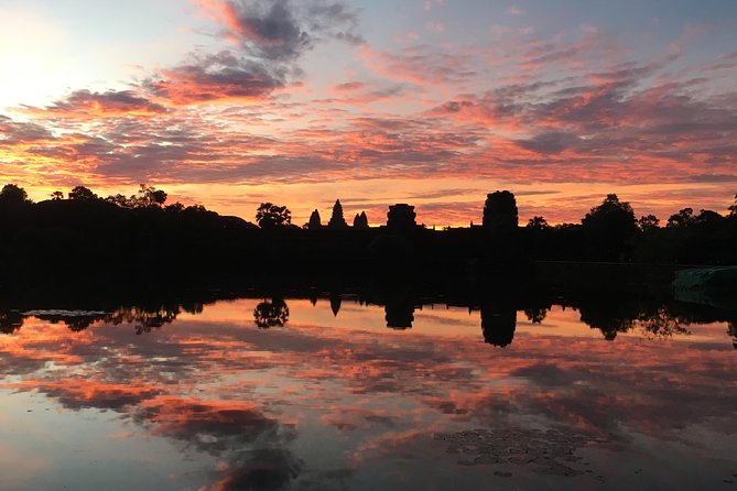 2 Days Discover Angkor Wat Complex and Cambodia's Villages Tours - Kompong Phluk shows a working lakeside community