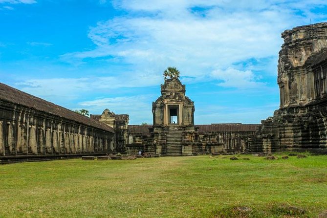 2 Days Siem Reap Angkor Wat Tour-Small Group - Angkor Thom and the many-faced Bayon