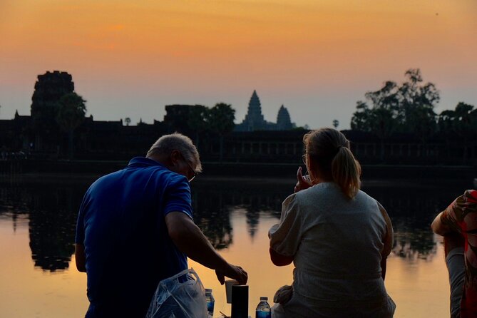 2 Days Tour in Siem Reap including Lunch, Dinner & Apsara Show - Ta Prohm and the trees over the ruins