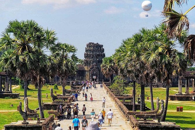 2-Days Tour (The Best Historical of Khmer Empire) - Banteay Srei rewards careful looking