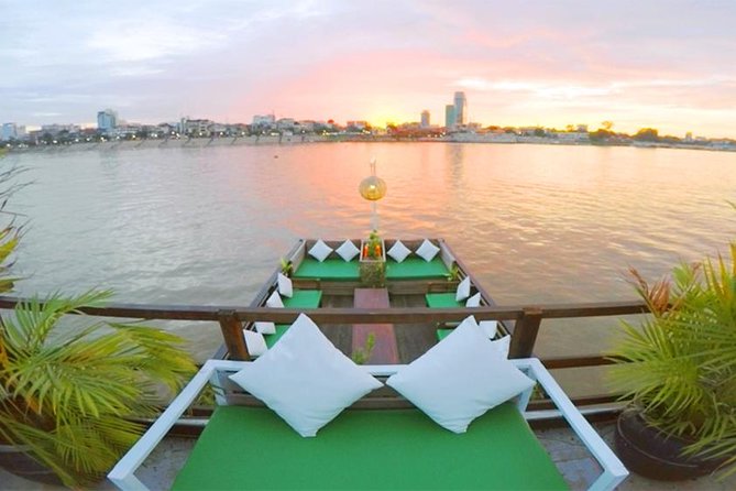 2hours Private Sunset Cruise with unlimited beer, soft drinks and Tour guide - Tonle Sap and the first river views