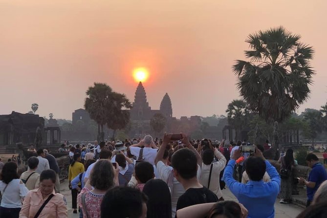 3-D Angkor Temples With One Sunrise - The real cost of the $150 tour