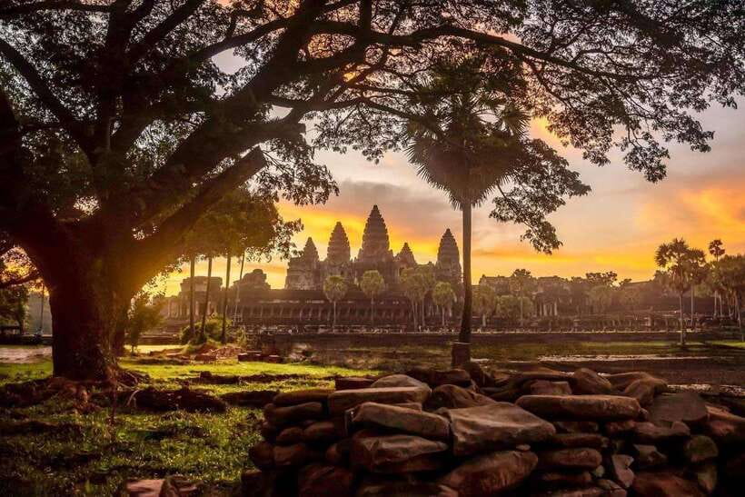 3-Day Angkor Adventure with Waterfalls and Floating Village - Day 2: Angkor Wat Sunrise and the Small Circuit