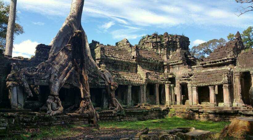 3-Day Angkor, Kompong Phluk & Roluos Temples Tour - Day two: sunrise and the temples beyond Angkor Wat