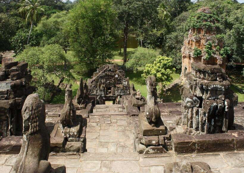 3-Day Angkor, Kompong Phluk & Roluos Temples Tour - Day three: floating villages and the Roluos group