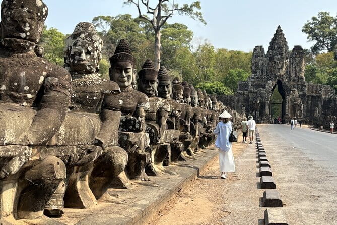 3-days Group Tour of Tonle Sap Lake and Angkor Wat in Siem Reap - Three hours at Angkor Wat