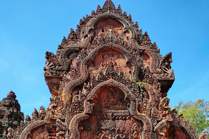 3-Days Private Angkor Wat Sunrise/Sunset Tours & Floating Village - Day two: reservoirs, old hospitals, and pink sandstone