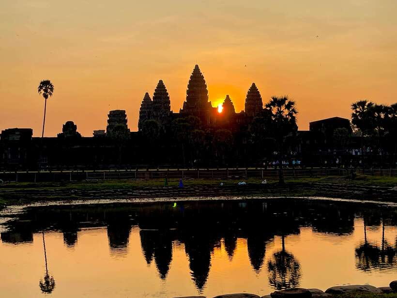 3 Days Temple Tour: Sunrise, Sunset, and Fishing Village - Day 2: Angkor Wat at sunrise, then the faces of Bayon