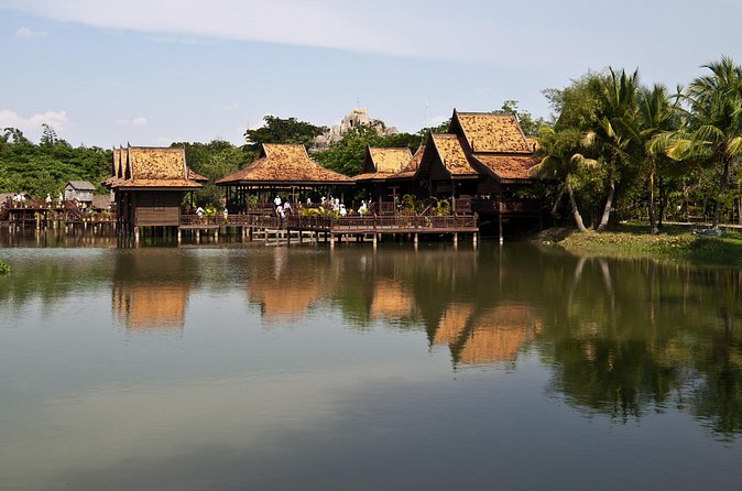 4-Day Cambodia Highlights Tour from Phnom Penh with Angkor Wat - Guides, vehicles, hotels, and the organization question