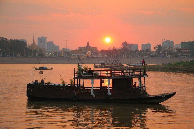 4 Days Private Guide Tour Phnom Penh to Siem Reap included domestic flight - Day 1: Phnom Penh arrival and the Mekong at sunset