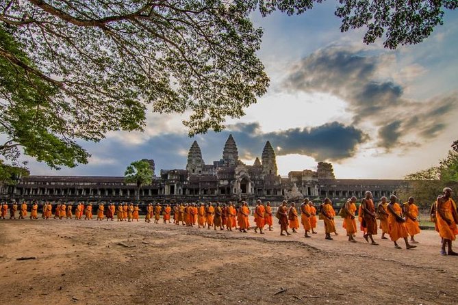 5-Day All Major Temples & Kulen Mount Waterfall & Koh Ker & Beng Mealea - Day five: Phnom Kulen, local crafts, and Siem Reap’s Old Market
