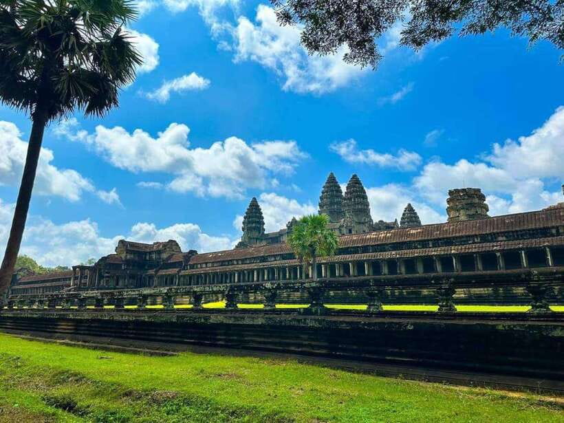 5-Day " ALL THE SIGHGTS " PRIVATE TOUR - Day two: a 5:00am sunrise and the outer Angkor temples
