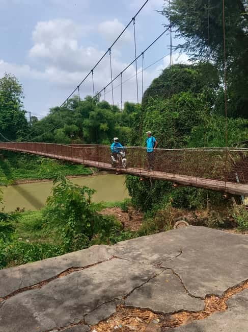 A day tour through Battambang/Local area and landmarks - Fruit tasting and rat barbecue