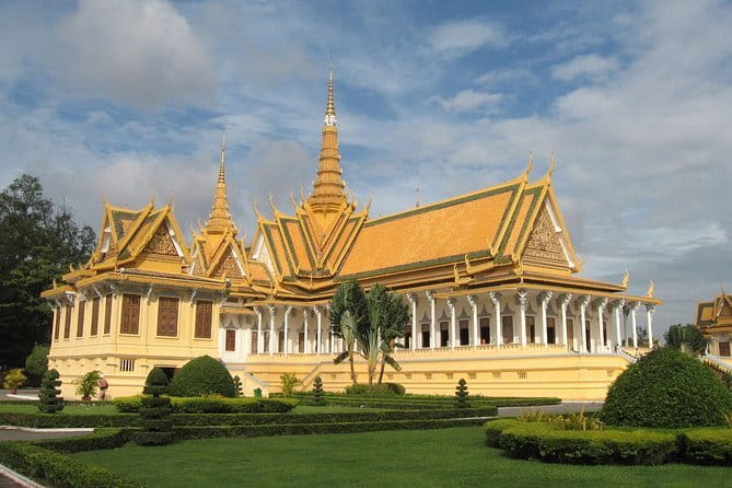 A Day Trip to Angkor Wat, Bayon, Taprohm from Phnom Penh - What the private format is really worth