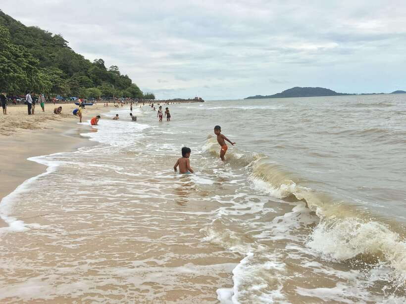 A Day Trip to Kep Beach and Kampot from Phnom Penh - Kampot’s old streets, fish market, and riverside symbol