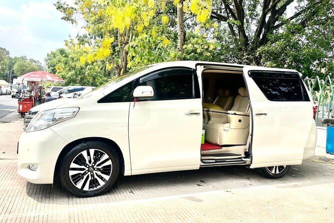 A Day Trip Transfer Sightseeing Phnom Penh Siem Reap - What the private vehicle changes