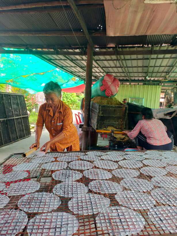 A Day TukTuk Handicrafts Bambootrain Killing&BatCaves,Sunset - The best parts of the Battambang day