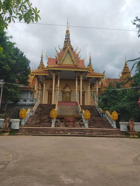 A Day TukTuk Handicrafts Bambootrain Killing&BatCaves,Sunset - Rat barbecue, Phnom Sampov, and the Killing Cave