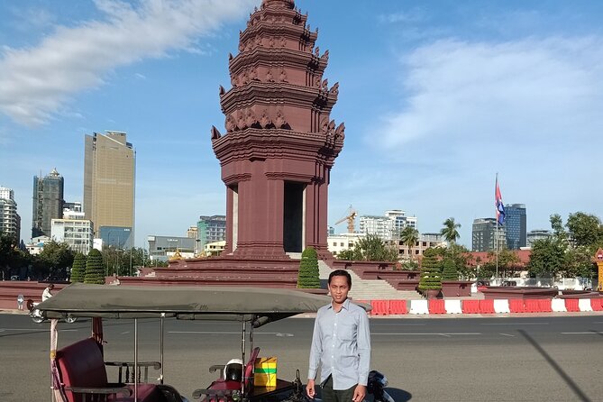 A Full Day Tour for Royal Palace, S21, Killing Fields & More - The Royal Palace, silver roofs, and royal Cambodia