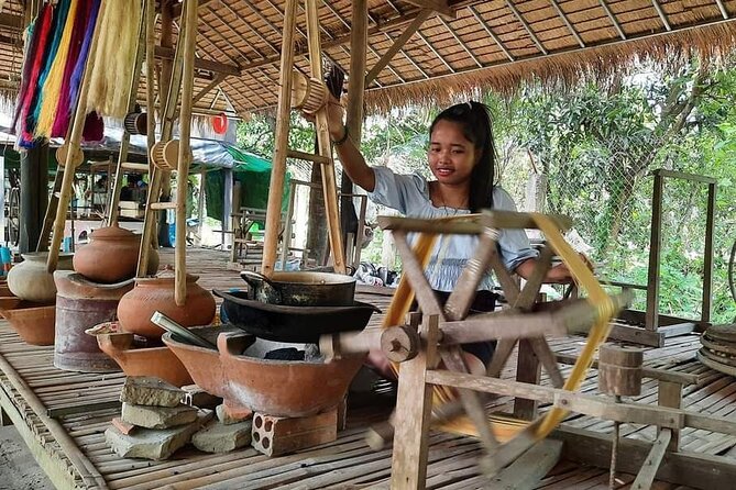 A Half Day Tour in Phnom Penh City - Crossing to Silk Island by tuk tuk